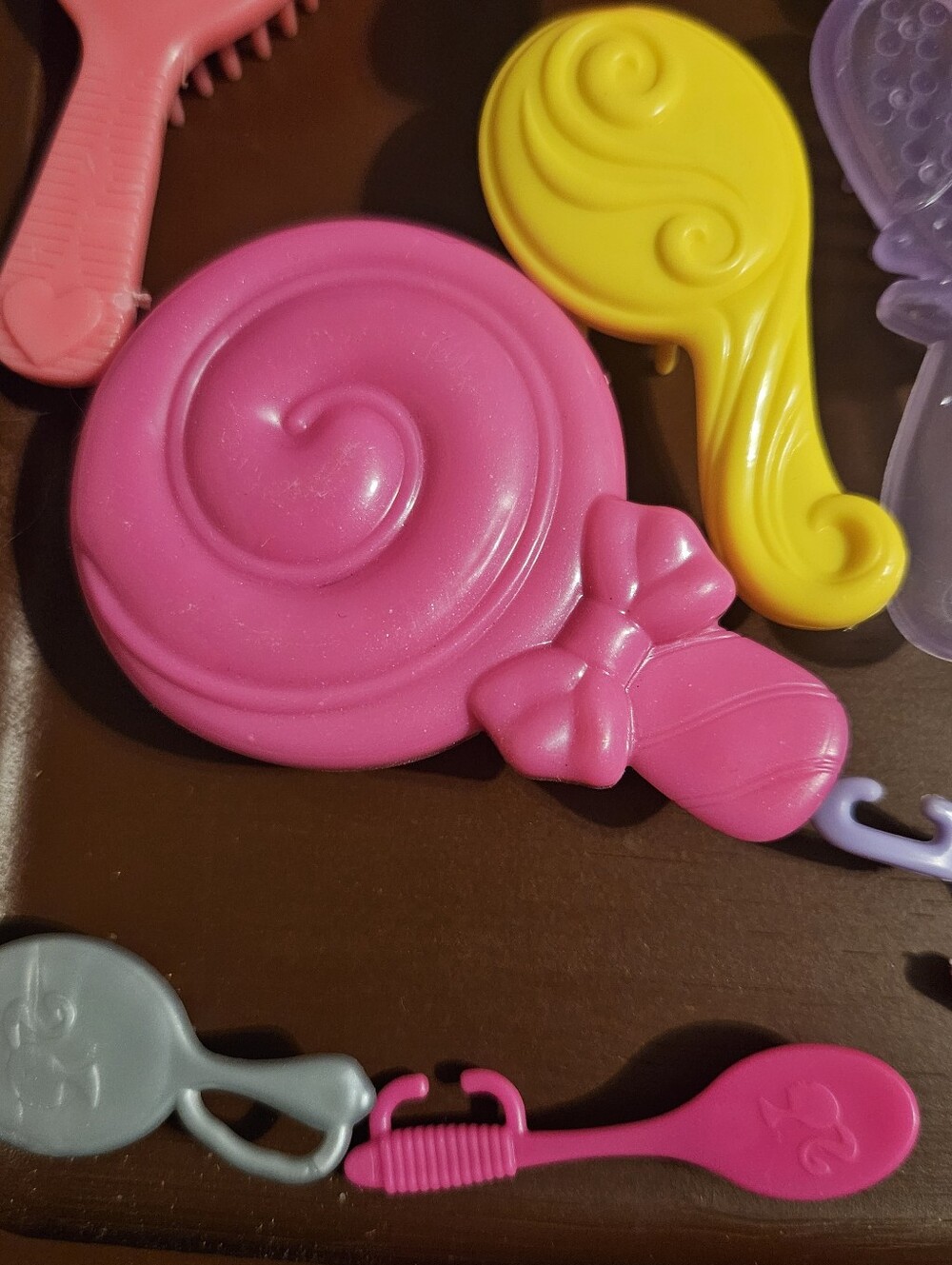 Barbie Doll & Others Hair Brush And Comb Lot 27 Pieces Fashion Doll Accessories - Picture 7 of 7